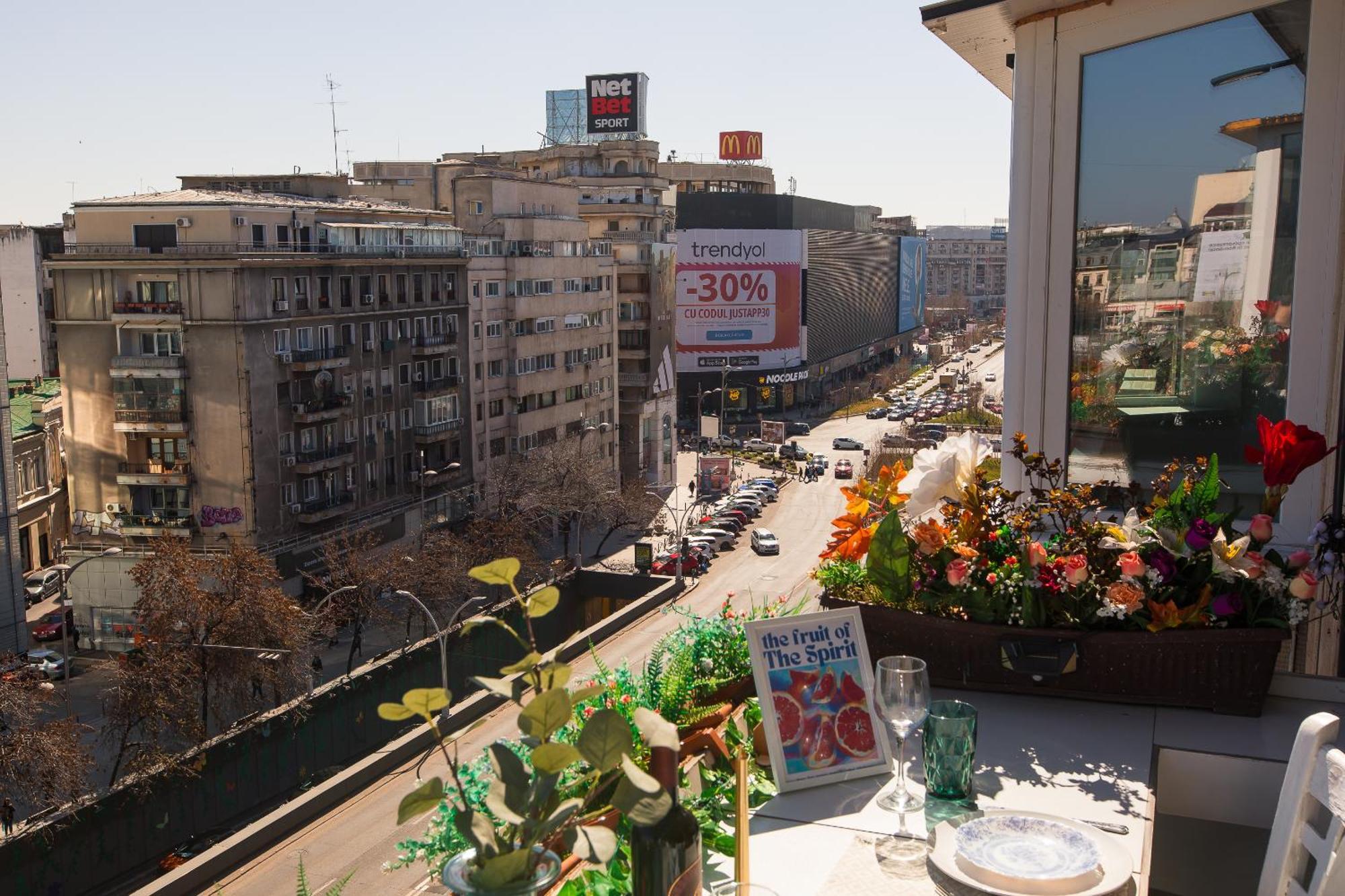 Old Town Apartment With Amazing View From The Balcony Bukarest Kültér fotó